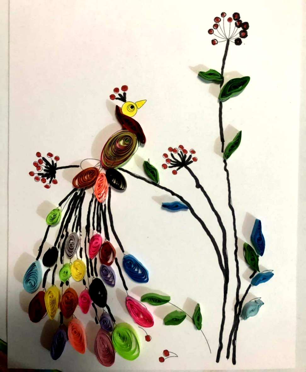 孔雀用纸手工制作_孔雀手工纸卷画作品简单_卷纸画手工作品-孔雀