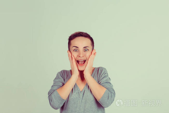 偷偷亲一下_女主是亲王冕下