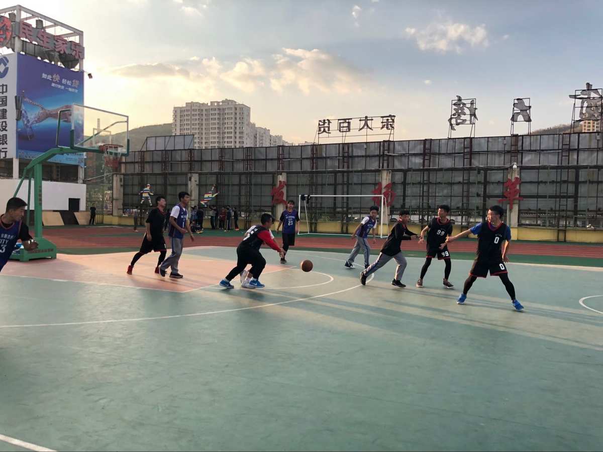 街头篮球中韩对抗赛_篮球街头赛_自由篮球身体对抗