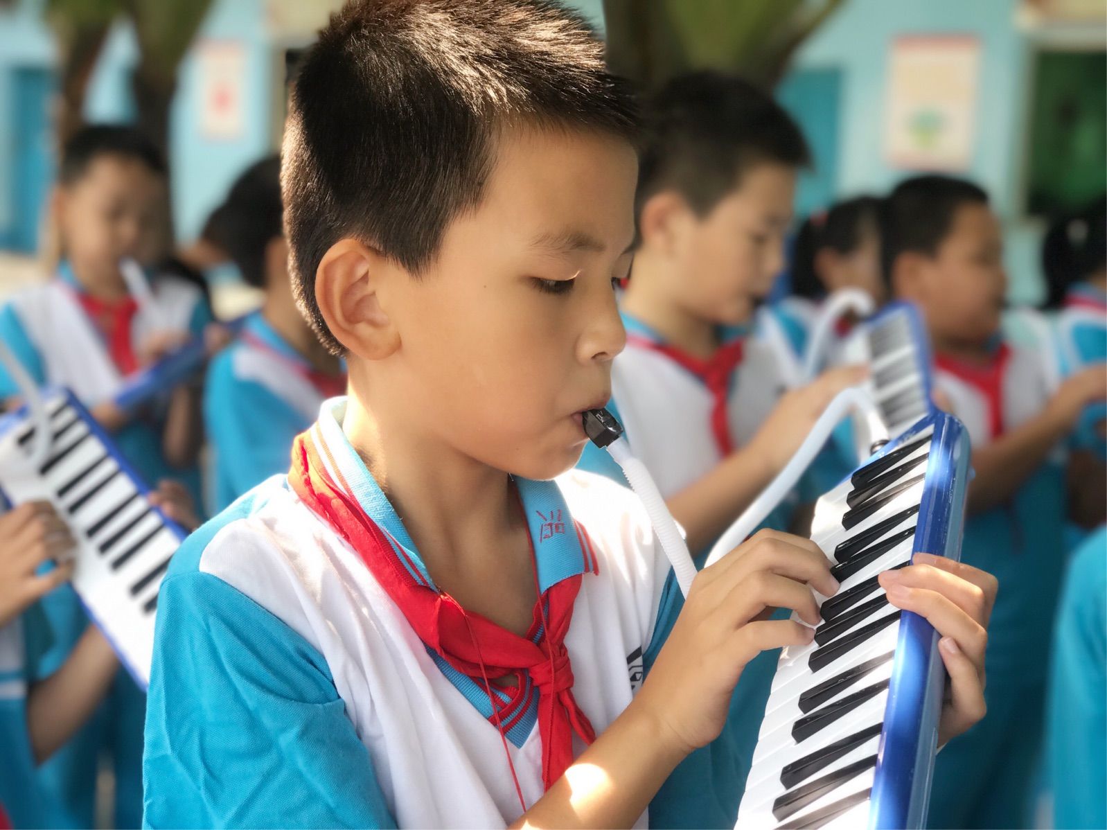 五彩球连珠在线玩_中班音乐游戏玩彩球_幼儿园大班音乐游戏的教案