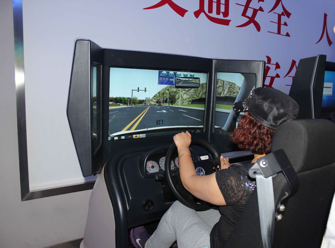 车模拟器_模拟器车手_模拟器车祸视频