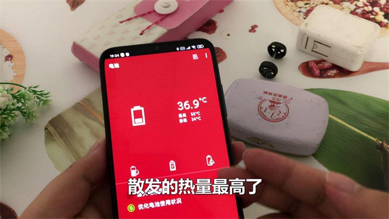 卷发游戏_为什么一打游戏手机发烫_烫头发能不能玩手机