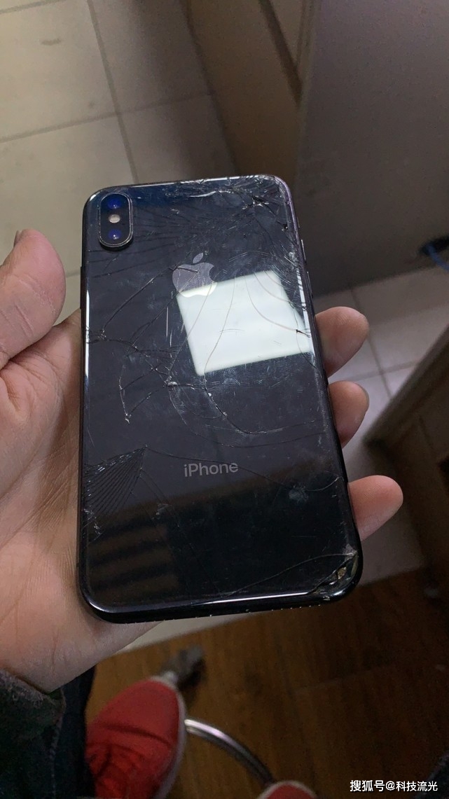 手机摔了之后玩游戏很卡_输了手机游戏就想摔手机_手机摔了打游戏发热什么原因