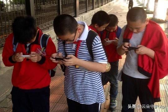 青春时代房东奶奶是谁_房东妹子青春期_房东青春期头像